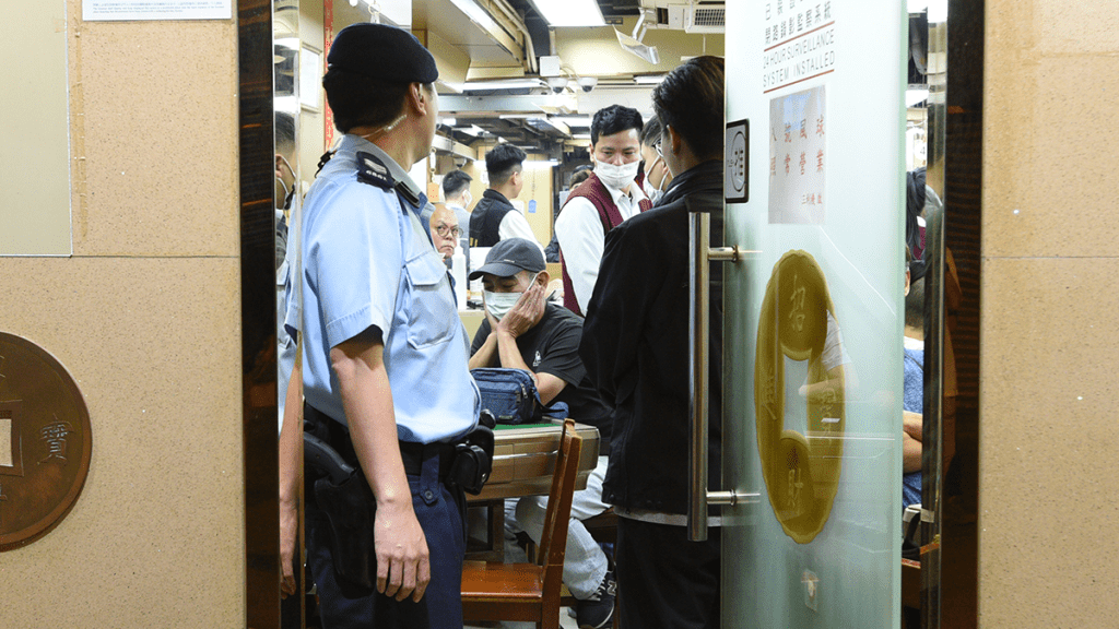 半百警犁庭掃穴 巡屯門娛樂場所挫黑幫氣燄