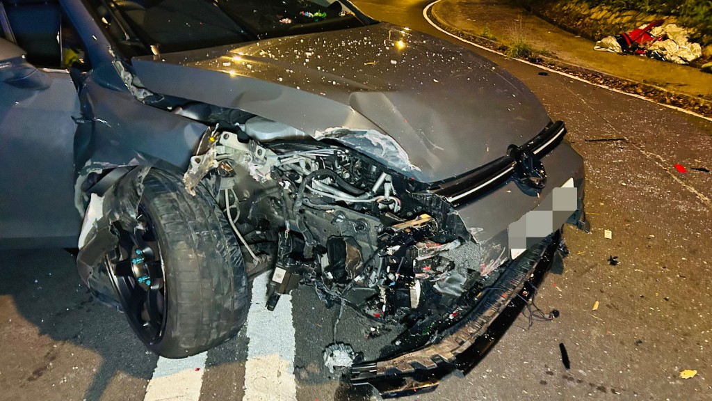 福士的右車頭損毀。蔡楚輝攝 福士的右車頭損毀。蔡楚輝攝