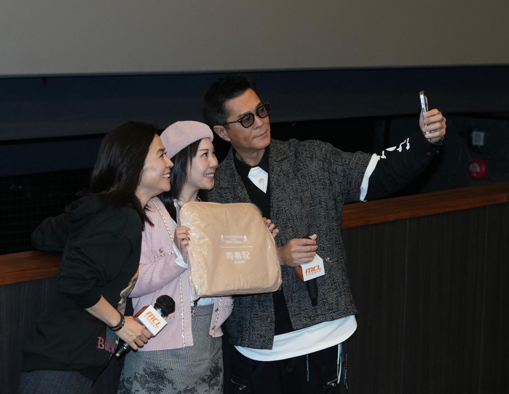 謝票場頓時變成fan club聚會。