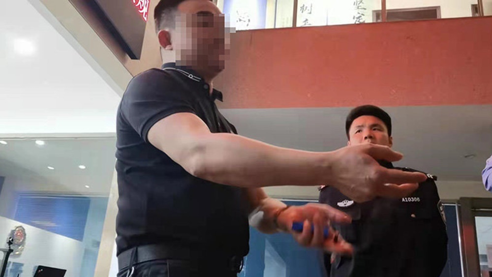 劉男被帶到派出所,並被處以10日治安拘留。互聯網圖片