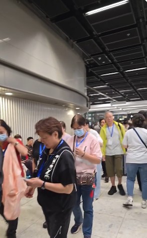 男女洗水間同樣大排長龍。Thread相片