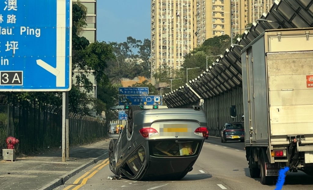 寶馬私家車反肚。讀者提供