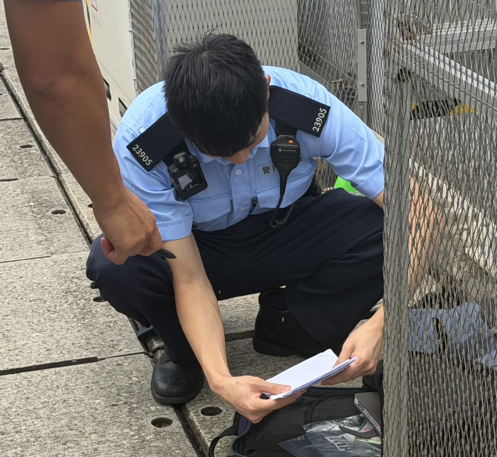 警員檢獲遺書。
