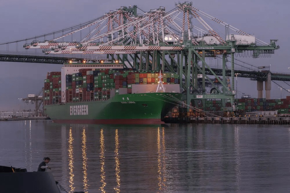 美国多个港口反对政府打算向中国制港口起重机加税。美联社