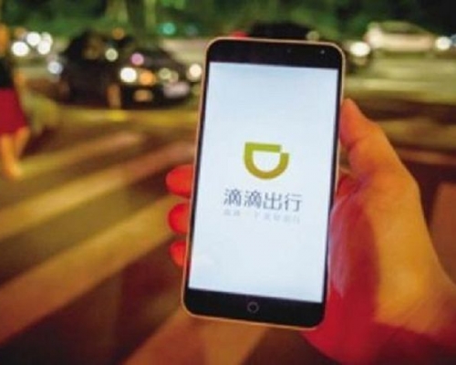 在杭州取得經營許可的14間網約車平台昨日簽訂了有關合法誠信經營、保障乘客安全的承諾書。網圖