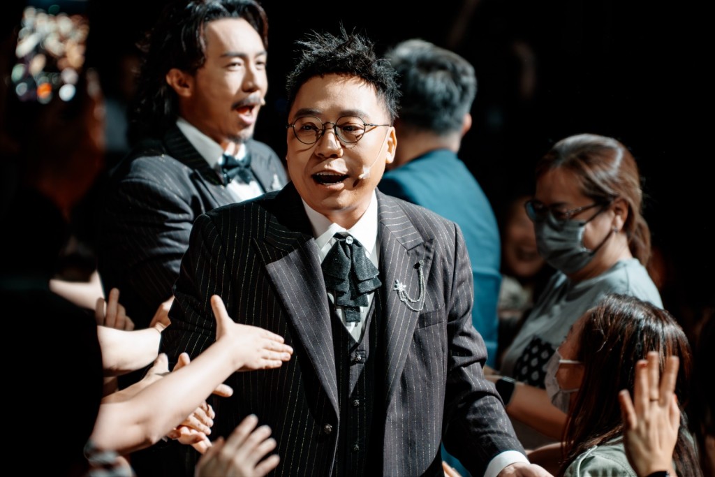 C君明讚暗踩謝安琪。 C君明讚暗踩謝安琪。