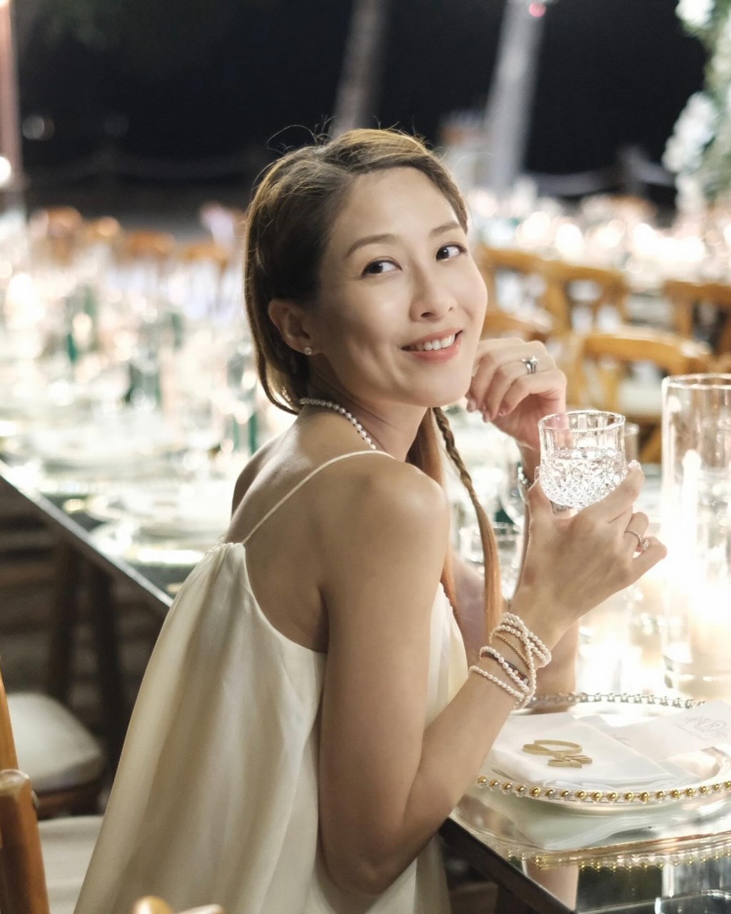 陈敏之出席婚宴时拍摄不少照片。