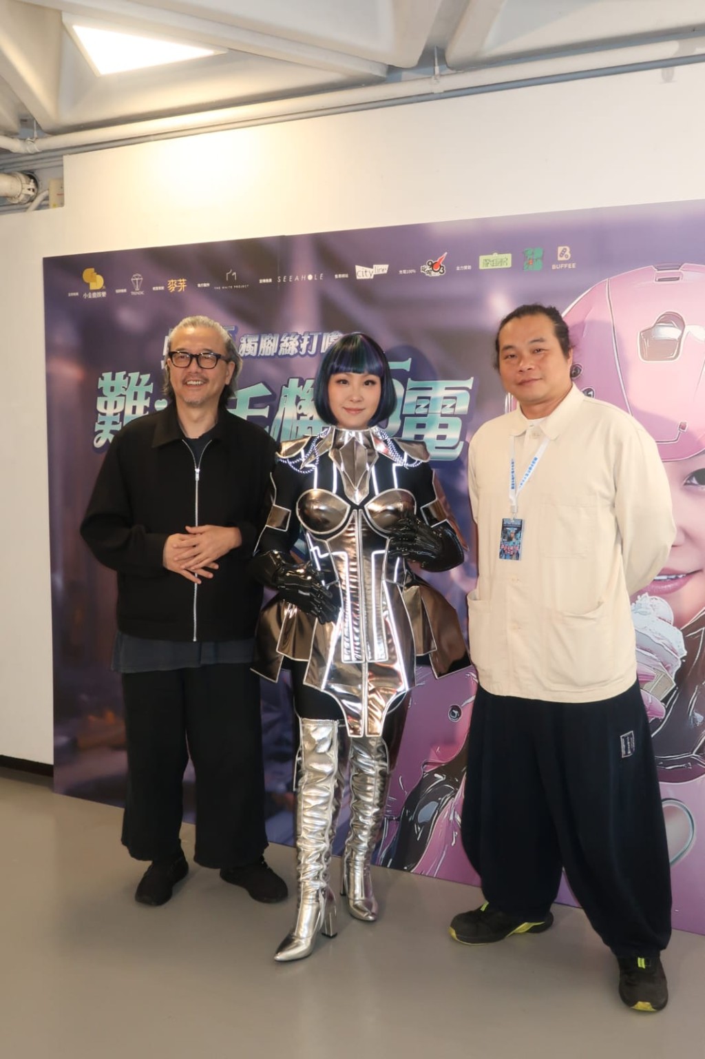 蝦頭感激張錦程鞭策,她在文本創作上獲益良多。 蝦頭感激張錦程鞭策,她在文本創作上獲益良多。