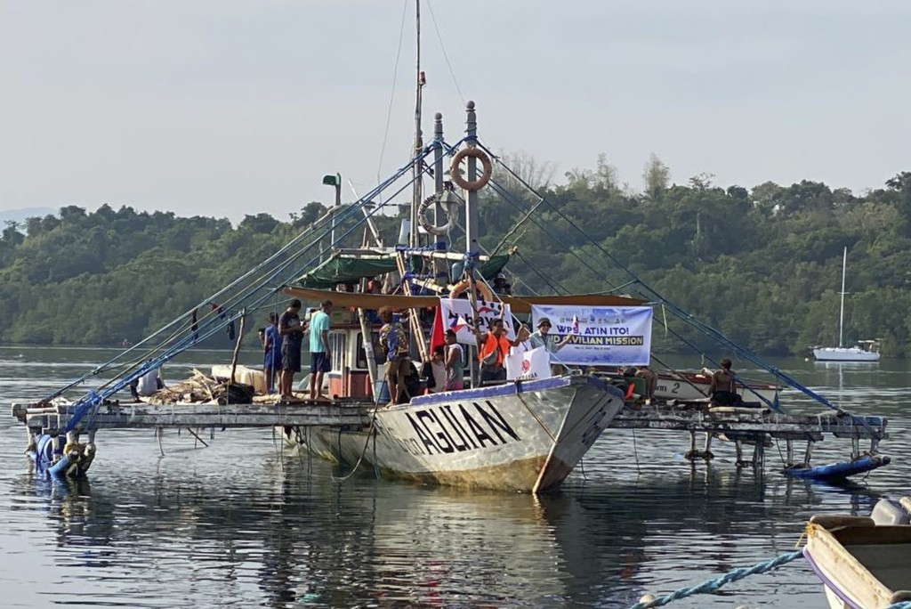 菲律宾「平民」出发到黄岩岛附近水域「宣示主权」。 美联社