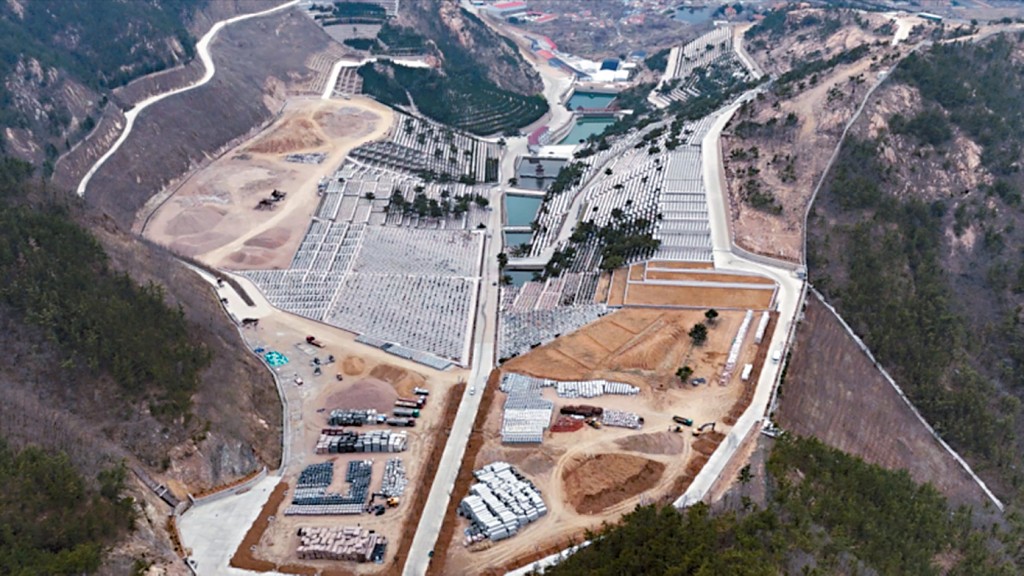 嶗山風景區內數百畝青山變墓地。