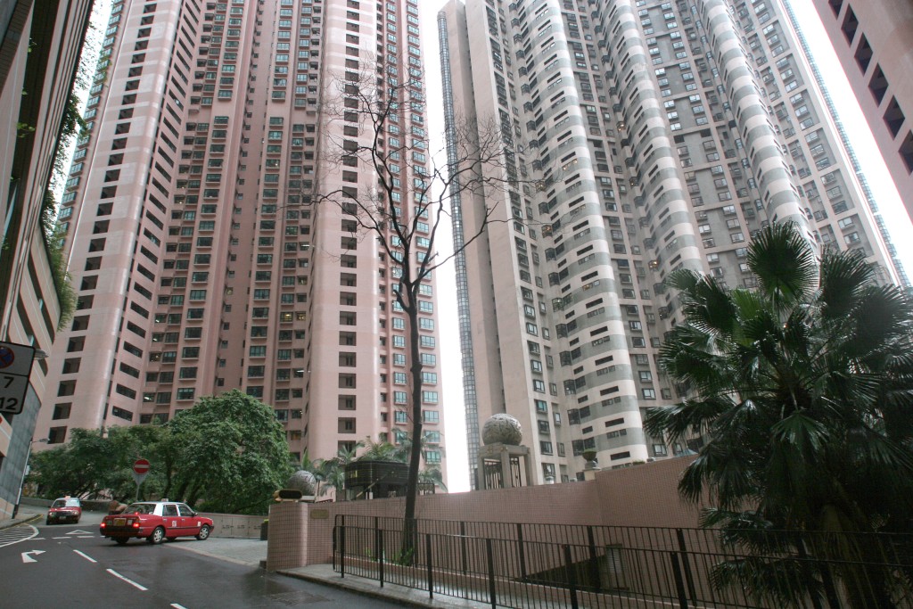 新地拆售中半山帝景園後銷情不俗，昨日以7650萬售出1伙4房戶。