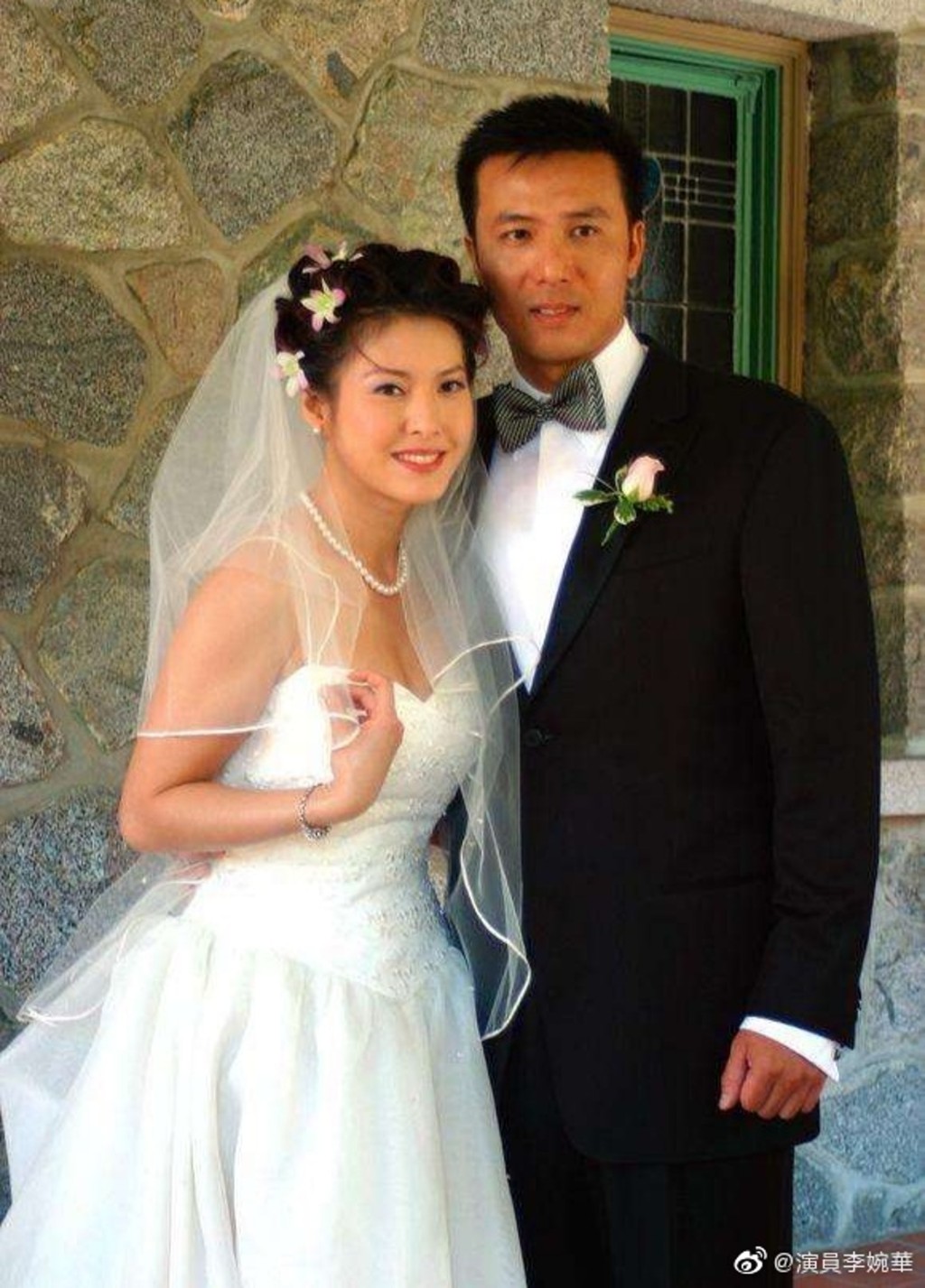 李婉華移民加拿大多年，與圈外老公李守正結婚後，育有一女兩子。