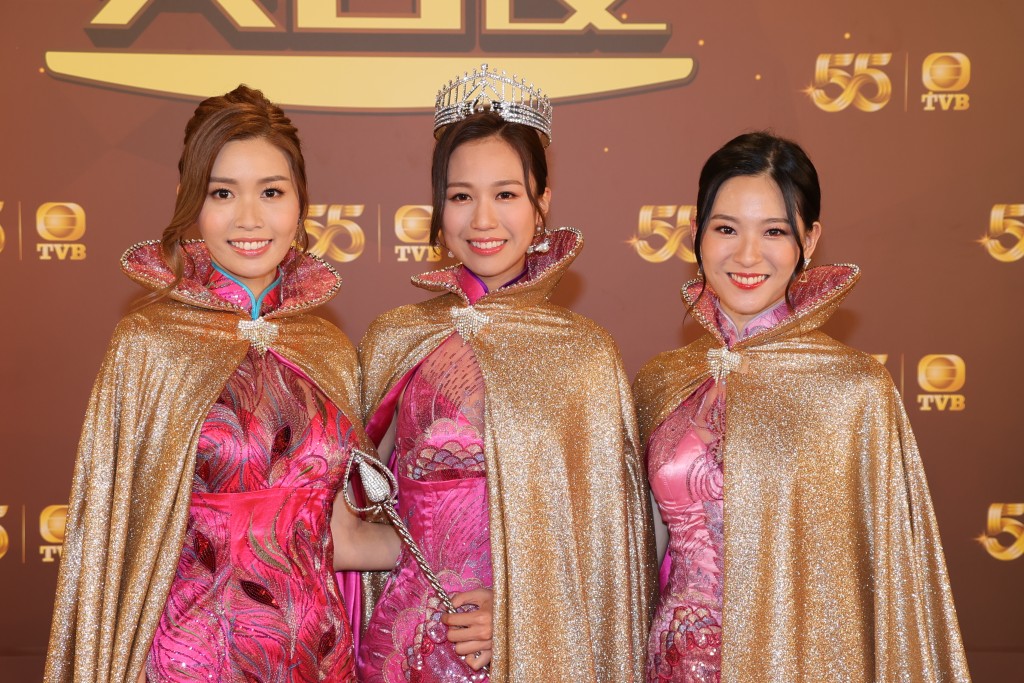何沛珈（中）2022年参加《香港小姐再竞选》获得冠军。