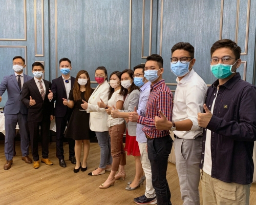 《中國故事》成員合照。