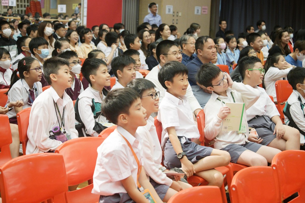 他表示，希望讲座能启发学生的学习和人生，在香港播下航天的种子。