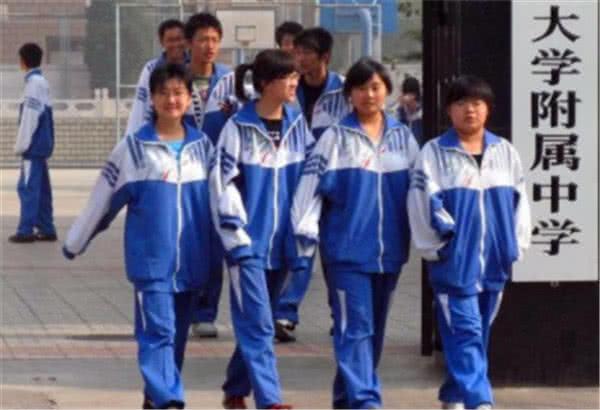 內地學校的校服大多數也是以藍白做主調。網絡圖片