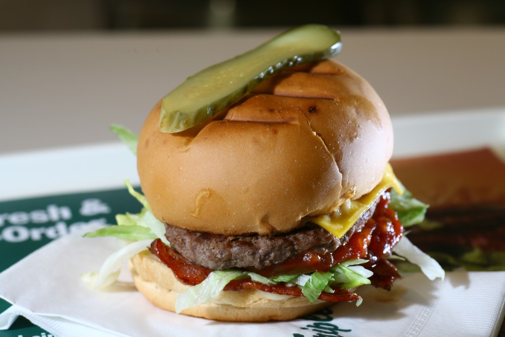 Triple O 以供應巨型質優漢堡包聞名