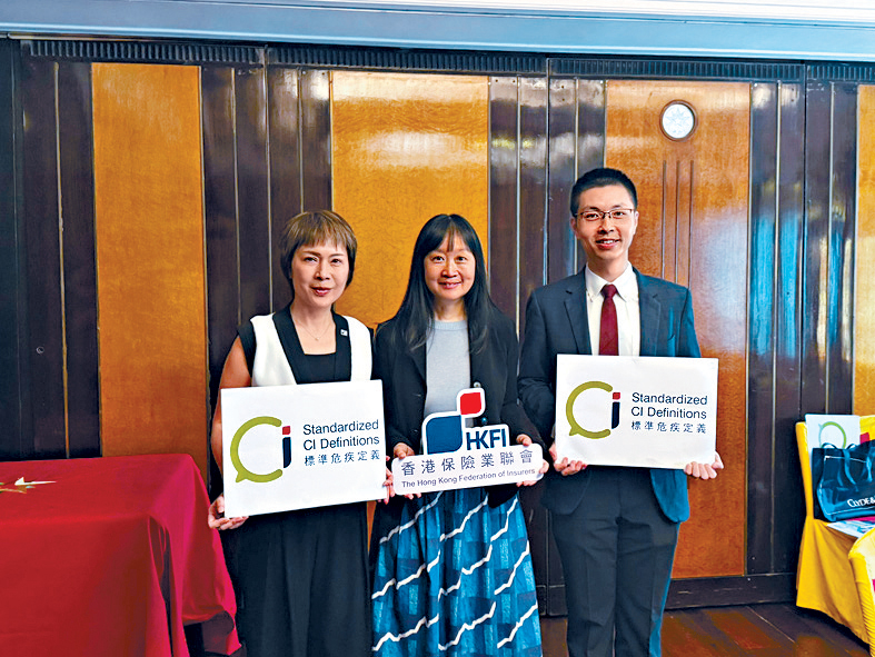 李紫蘭（中）稱，不建議客戶取消現有保單而買新單。