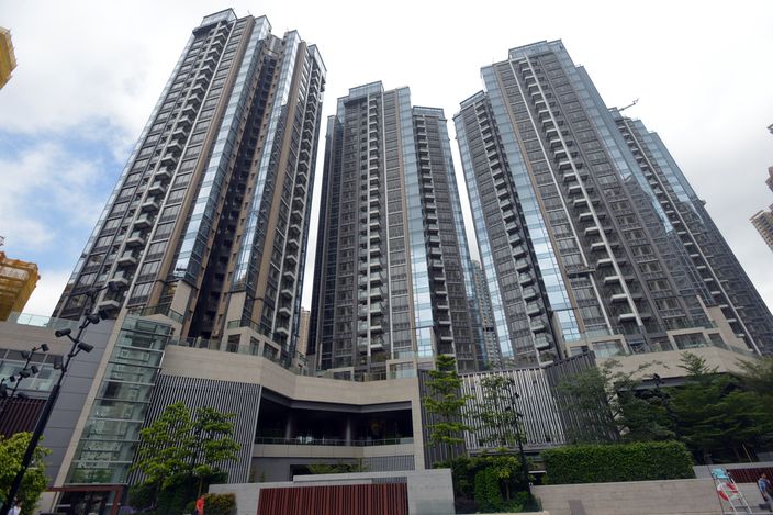 天晉II早前一個單位呎價16,207元易手，僅比景林邨樓王高5%。