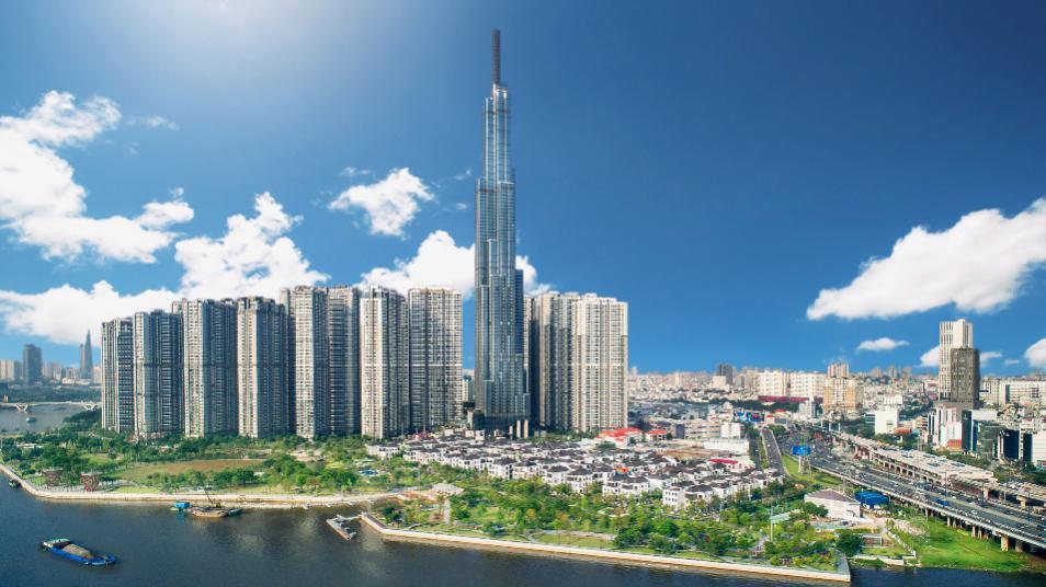 赚到第一桶金后，范日旺就回到越南，于2004年在河内成立Vincom City Towers公司，陆续兴建各类设施，包括越南最高建筑Vincom Landmark 81，总高度461米。