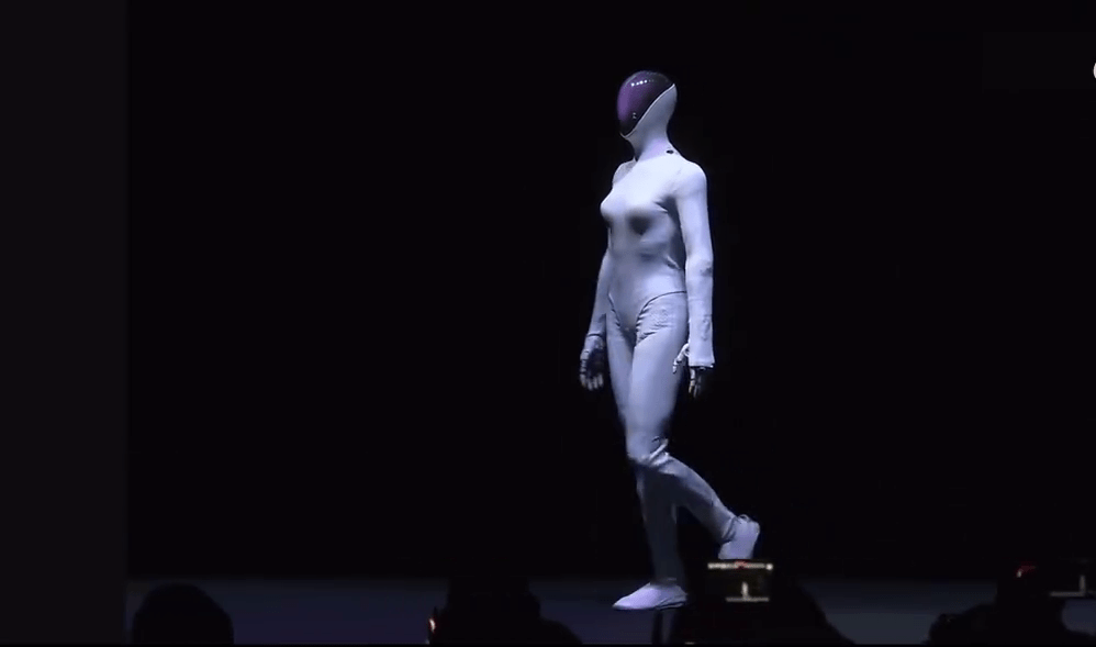 小鵬科技女機械人IRON亮相。 小鵬科技女機械人IRON亮相。