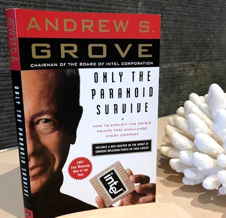 格羅夫的名著《唯有偏執狂才能倖存》（Only the Paranoid Survive）
