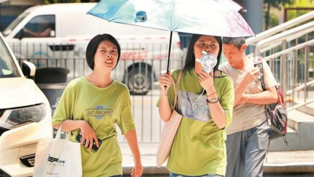 深圳水泥地面溫度超過50℃，8天81人中暑。