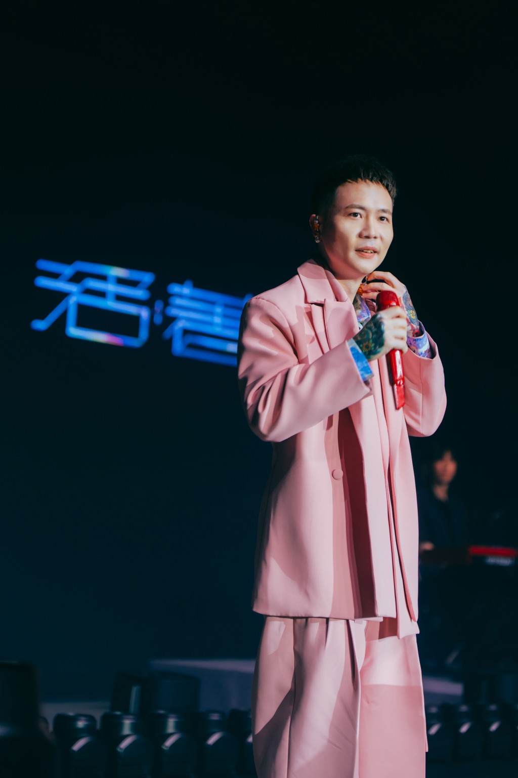蕭秉治前晚（13日）在東蒲胡李名靜體育館舉行他首次以個人身份在香港的演唱會。