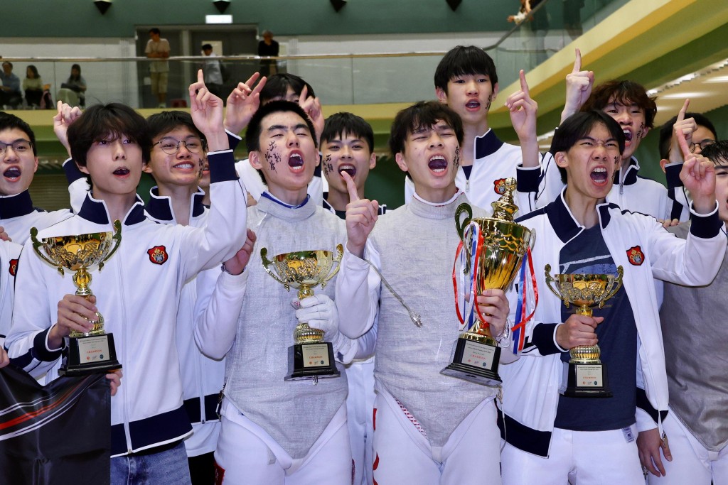 男拔包辦男子花劍及重劍團體賽冠軍。徐嘉華攝 男拔包辦男子花劍及重劍團體賽冠軍。徐嘉華攝