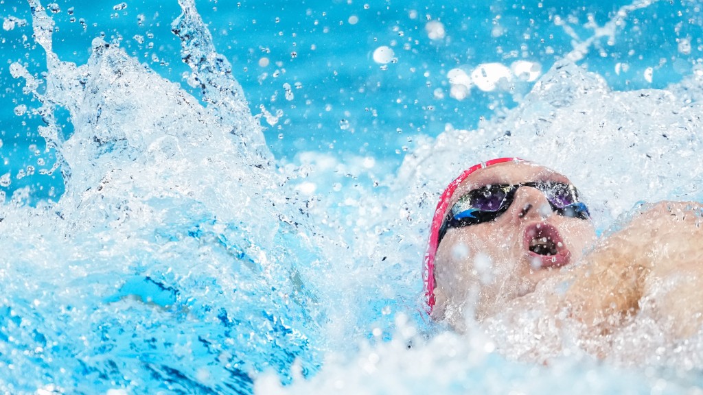 巴黎奥运男子200米背泳预赛，英国选手格林班克（Luke Greenbank）小组赛得第一。 新华社