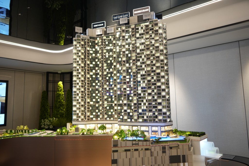 黃光耀表示,DEEP WATER SOUTH由於擁有先天優勢,加上集團為項目注入亞洲樓王MOUNT NICHOLSON元素。 黃光耀表示,DEEP WATER SOUTH由於擁有先天優勢,加上集團為項目注入亞洲樓王MOUNT NICHOLSON元素。