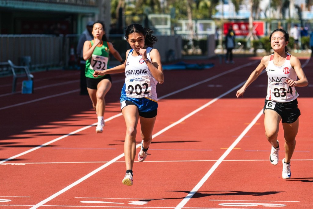 邱蒨庭取得女子200米跑冠军。香港田总图