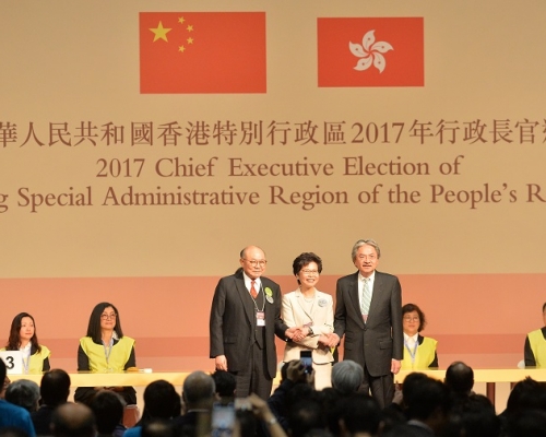 2017年特首選舉報告書提到選舉事務處人員違失兩部載有全港選民資料手提電腦一事。資料圖片