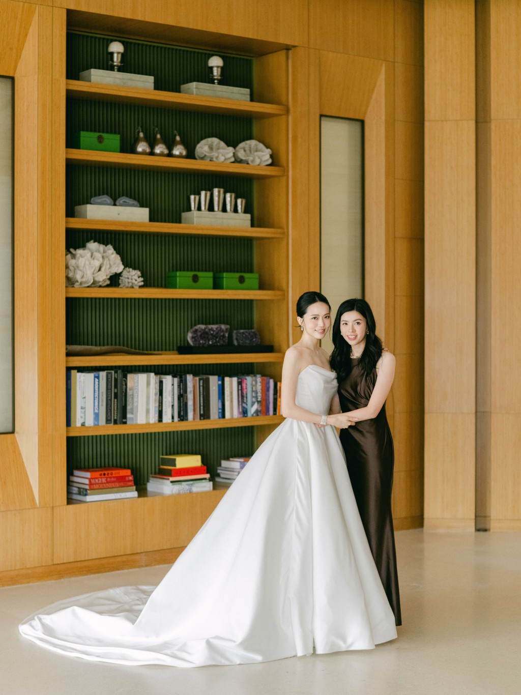 二嫂Kristy與胡智同的妹妹胡智晴(Helene)合照。 二嫂Kristy與胡智同的妹妹胡智晴(Helene)合照。