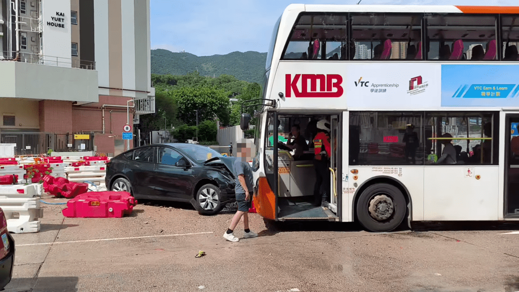 懷疑肇事私家車司機。全港違例抄牌提示區FB