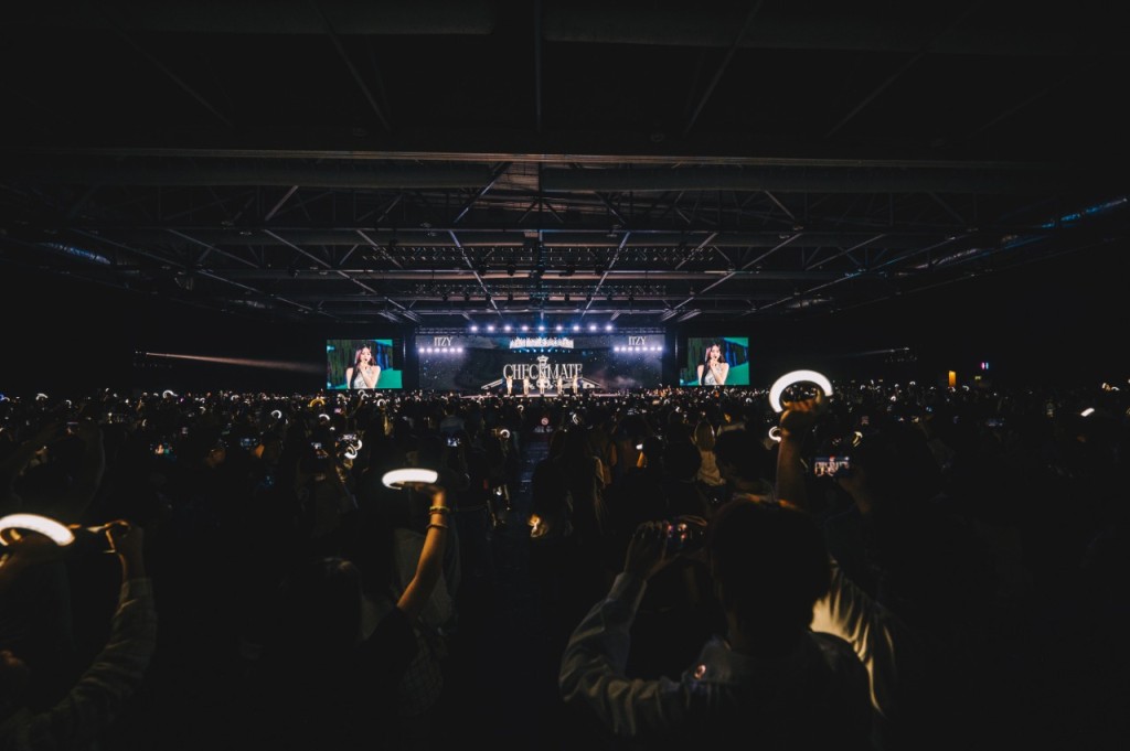 首次来港开骚韩国人气女团ITZY昨晚（11日）在亚洲国际博览馆举行一连两场巡回演唱会《THE 1ST WORLD TOUR 〈CHECKMATE〉HONG KONG》。