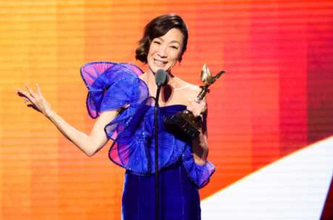 勇夺独立精神奖最佳主角的杨紫琼一开声就誓言今夜不会爆粗。