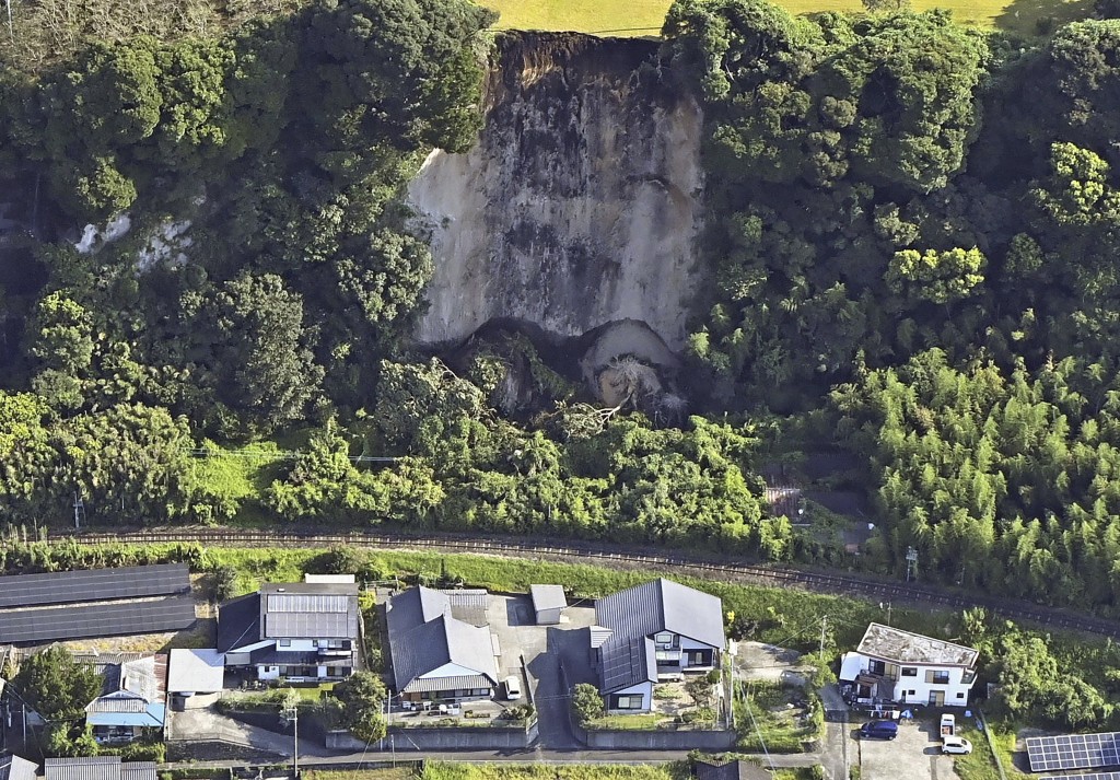 鹿兒島縣志布志市發生山泥傾瀉。美聯社