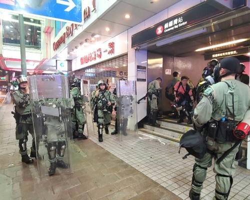 警方昨晚在銅鑼灣驅散示威者。資料圖片