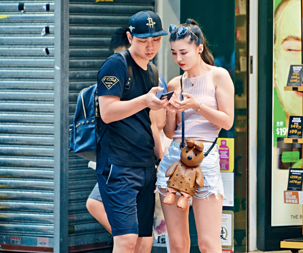 內地擴大自由行安排,有助香港吸納高消費過夜客。