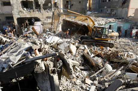 加沙南部汗尤尼斯市一处住宅区遭以军空袭后变成废墟。路透社