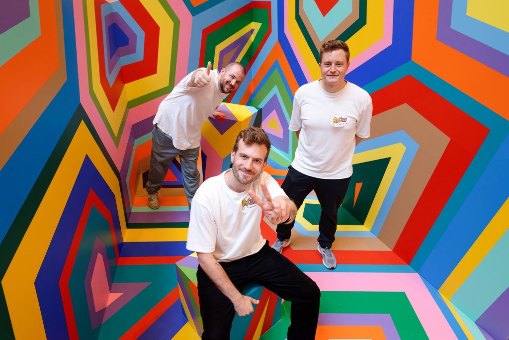 TAPE THAT團隊三位藝術家Stephan Meissner、Adrian Dittert 及Nicolas Lawin表示感謝PopCorn的邀請,「POP Into More Colors」這個主題不但很適合充滿活力的夏天,亦展現香港繽紛動感的城市魅力。 TAPE THAT團隊三位藝術家Stephan Meissner、Adrian Dittert 及Nicolas Lawin表示感謝PopCorn的邀請,「POP Into More Colors」這個主題不但很適合充滿活力的夏天,亦展現香港繽紛動感的城市魅力。