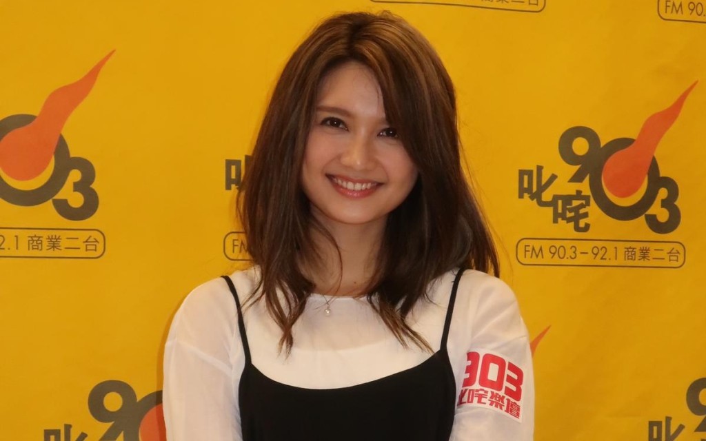 黃妍好Enjoy做金職歌手。