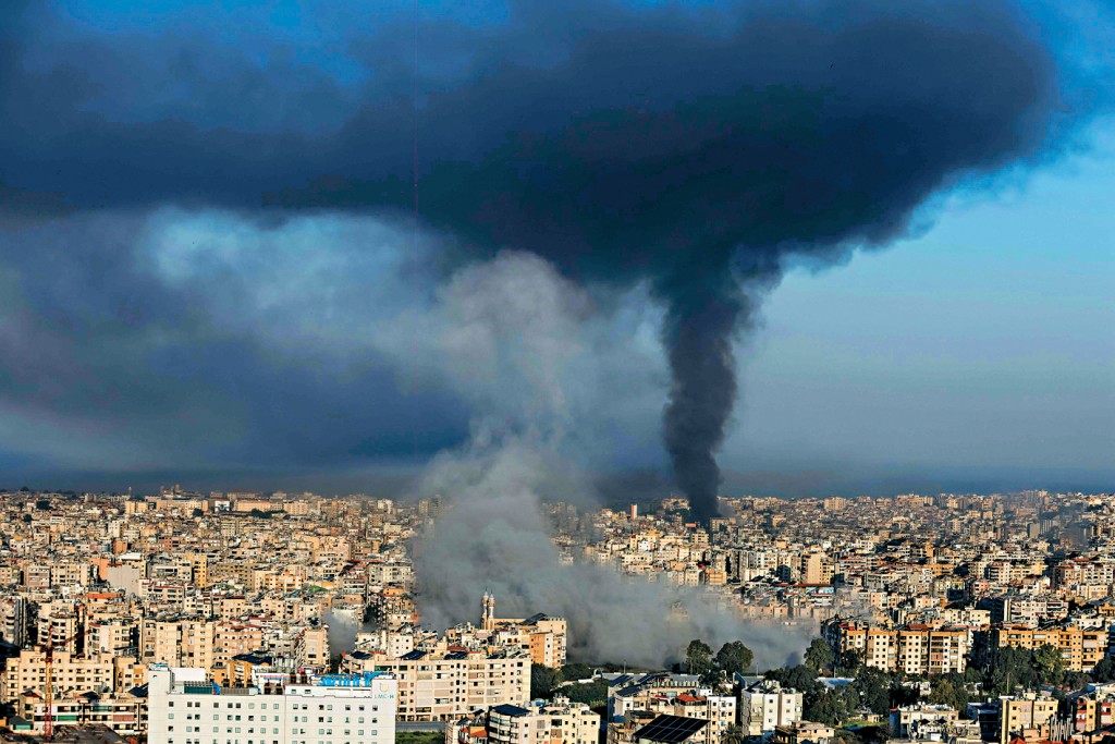 以色列打击真主党，昨日空袭黎巴嫩首都贝鲁特的郊区。