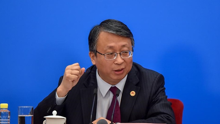 沈春耀提出研究明星巨額逃稅是否入刑。網上圖片