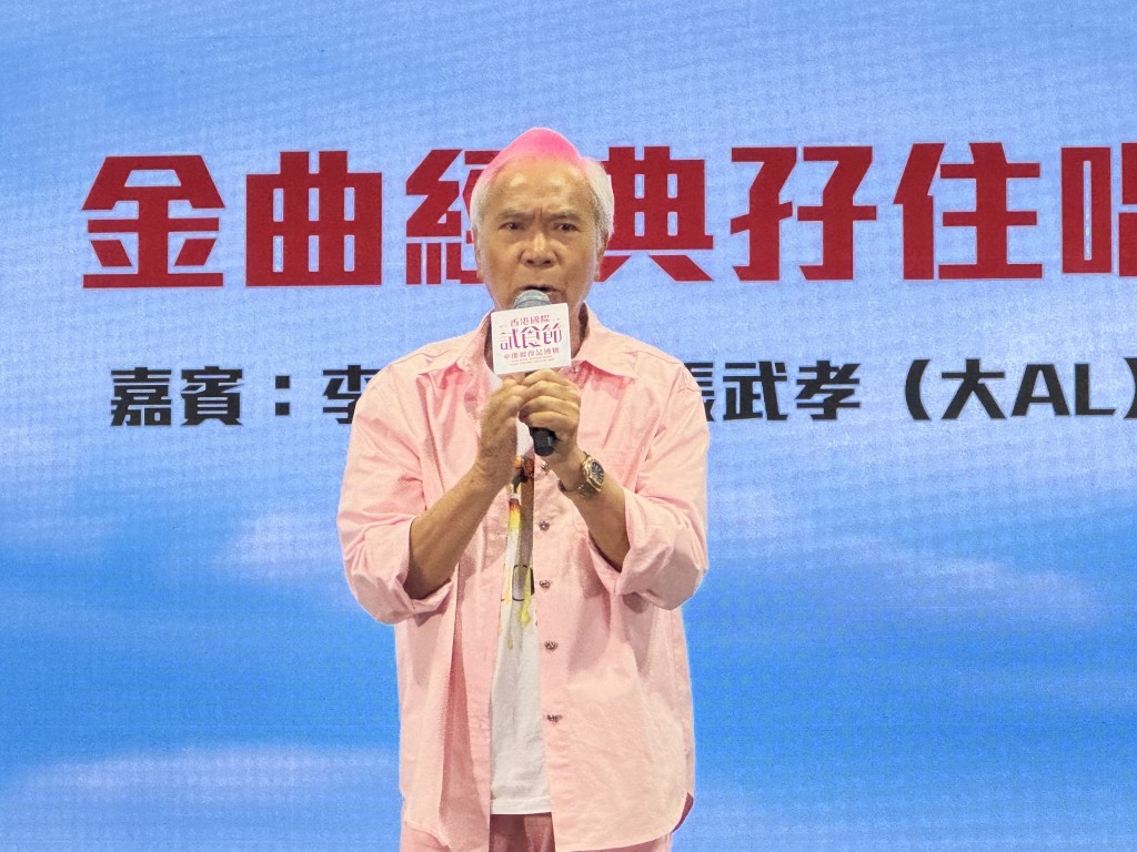 计划带Chris到云南和拉萨，又开心表示当度蜜月。
