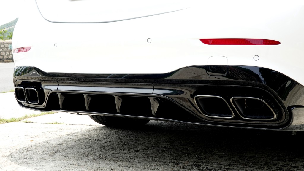 平治Mercedes-AMG C63 S E-Performance車尾亮黑色四出排氣喉