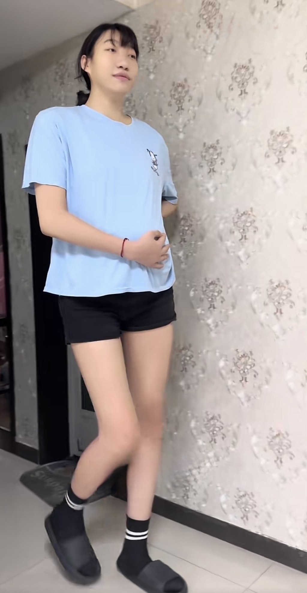2.2米女生與168男生相戀。抖音@小玥2米2孕中期 2.2米女生與168男生相戀。抖音@小玥2米2孕中期