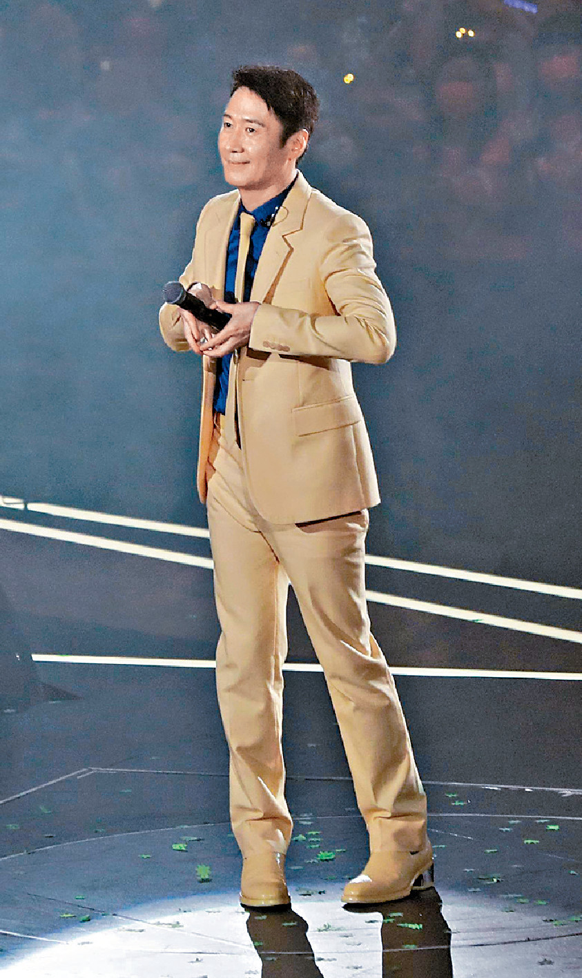 ■黎明向在場觀眾畀心心手勢。
