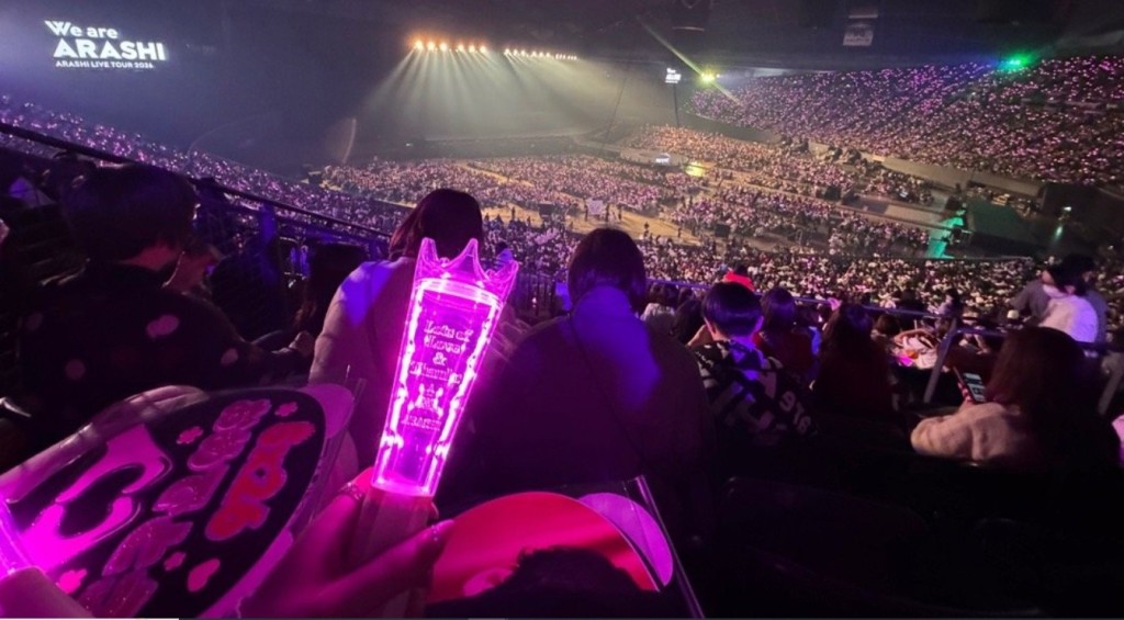 場內亦人山人海，全場爆滿。（微博圖片）